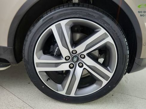 Used 2024 Land Rover Discovery Metropolitan Edition AWD/4WD image 75