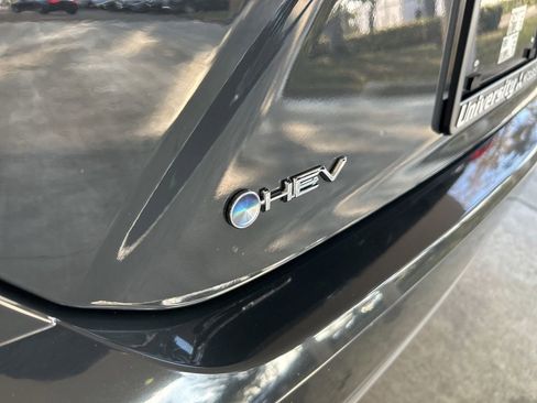 Used 2025 Toyota Camry SE image 16