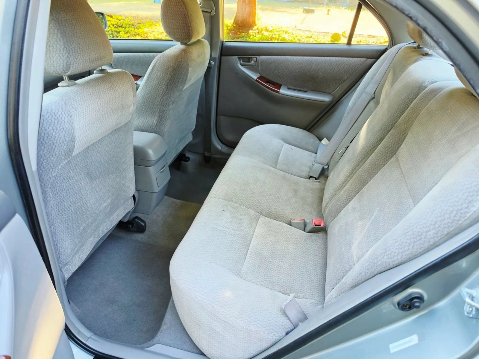 Used 2004 Toyota Corolla LE w/ All Weather Guard Pkg FWD image 10