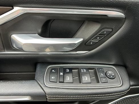 Used 2022 RAM 1500 Laramie AWD/4WD image 12