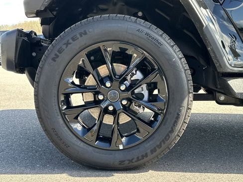 Certified 2025 Jeep Wrangler Unlimited Sahara AWD/4WD image 16