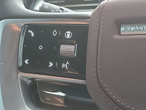 Used 2025 Land Rover Range Rover SE image 17