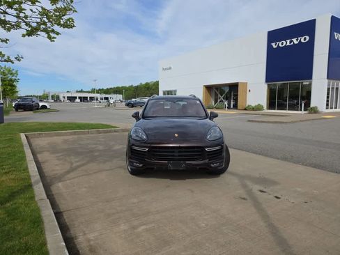Used 2016 Porsche Cayenne Turbo AWD/4WD image 3