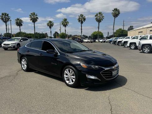 Used 2019 Chevrolet Malibu LT FWD image 2