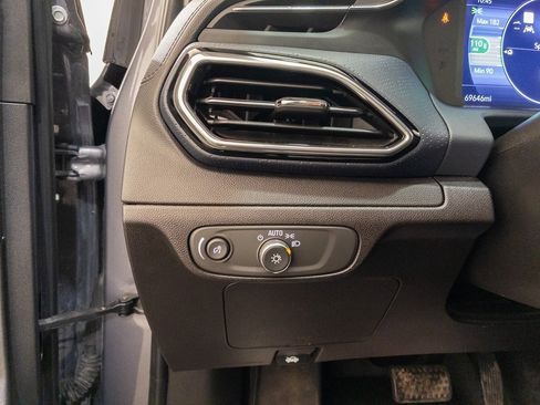 Used 2022 Chevrolet Bolt EUV Premier w/ Launch Edition image 27