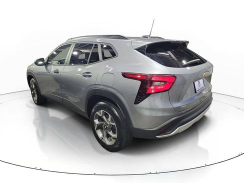 Certified 2025 Chevrolet Trax LT w/ LT Convenience Package FWD image 3