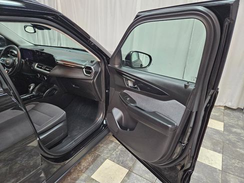 Used 2025 Chevrolet TrailBlazer LT w/ Convenience Package FWD image 10