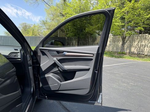 Used 2023 Audi Q5 2.0T Prestige w/ Prestige Package image 31