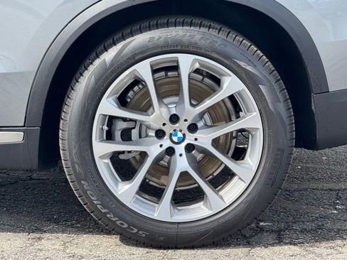 New 2026 BMW X5 xDrive50e w/ Premium Package AWD/4WD image 3