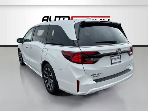 Used 2025 Honda Odyssey Elite image 5