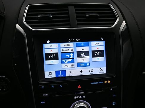 Used 2017 Ford Explorer Platinum image 18