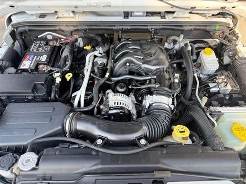 Used 2017 Jeep Wrangler Unlimited Sahara image 8