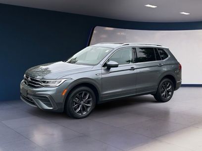 Used 2022 Volkswagen Tiguan SE w/ Panoramic Sunroof Package