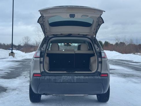 Used 2019 Jeep Cherokee Latitude w/ Popular Appearance Group image 6