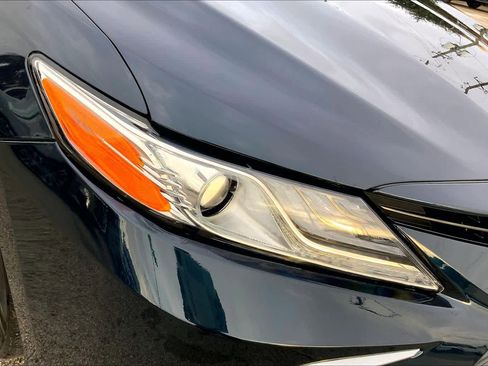 Used 2021 Toyota Camry XLE image 27