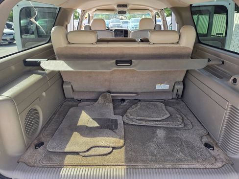 Used 2002 Chevrolet Suburban LS RWD image 24