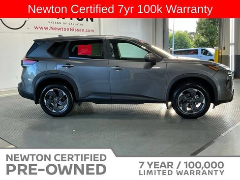 Used 2025 Nissan Rogue SV FWD image 4
