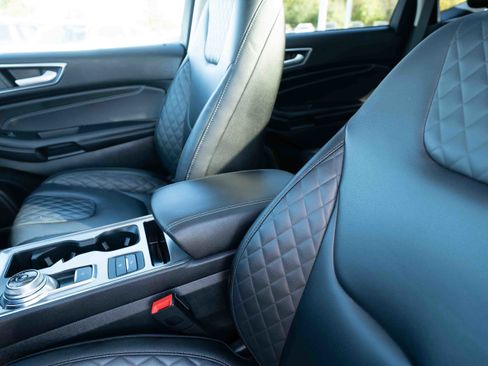 Used 2024 Ford Edge Titanium image 10