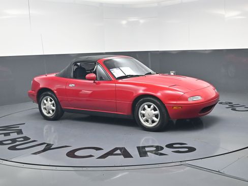 Used 1990 MAZDA MX-5 Miata RWD image 2