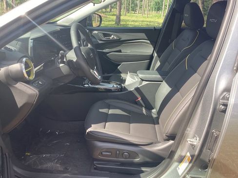 New 2026 Chevrolet Trax ACTIV w/ Sunroof Package FWD image 13