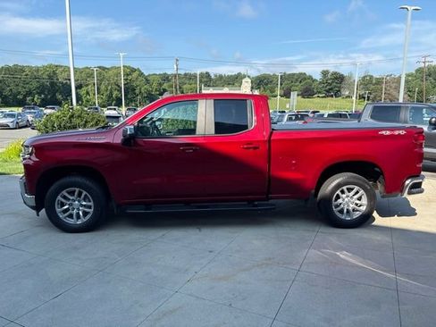 Used 2021 Chevrolet Silverado 1500 LT w/ Convenience Package II AWD/4WD image 4