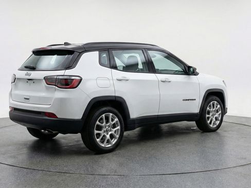 Used 2025 Jeep Compass Limited AWD/4WD image 9