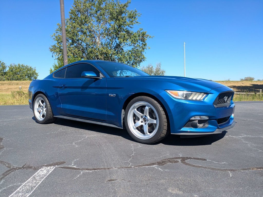 Used 2017 Ford Mustang GT Premium RWD image 2