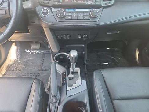 Used 2018 Toyota RAV4 Limited w/ Carpet Mat Package FWD image 11