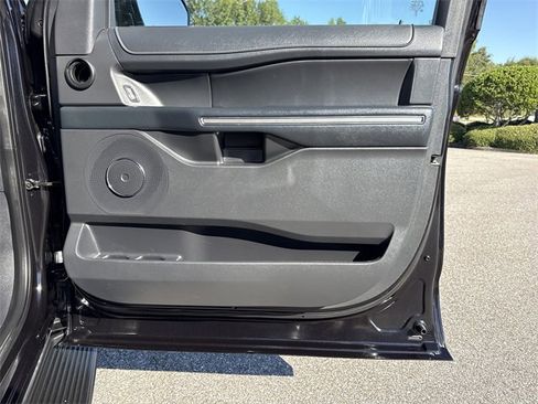 Used 2024 Ford Expedition XLT image 28