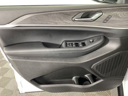 Used 2025 Jeep Grand Cherokee Limited AWD/4WD image 15