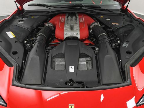 Used 2018 Ferrari 812 Superfast RWD image 18