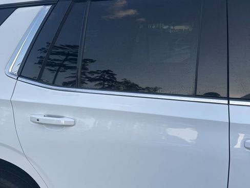 Used 2022 Chevrolet Tahoe LT w/ Luxury Package AWD/4WD image 4