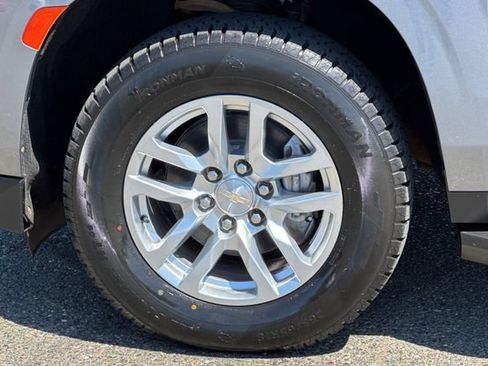 Used 2022 Chevrolet Suburban LT AWD/4WD image 46