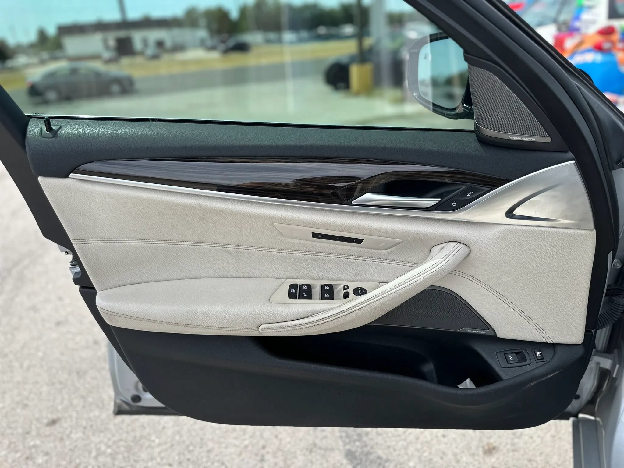 Used 2018 BMW 530e w/ Premium Package 2 RWD image 20
