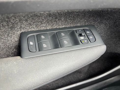 Certified 2024 Volvo XC40 B5 Core AWD/4WD image 28