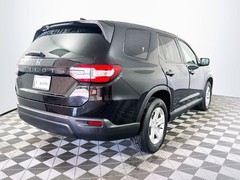 Used 2023 Honda Pilot LX image 6
