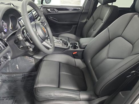 New 2026 Porsche Macan image 5
