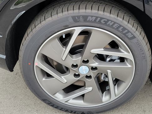 New 2026 Genesis GV60 Advance image 19