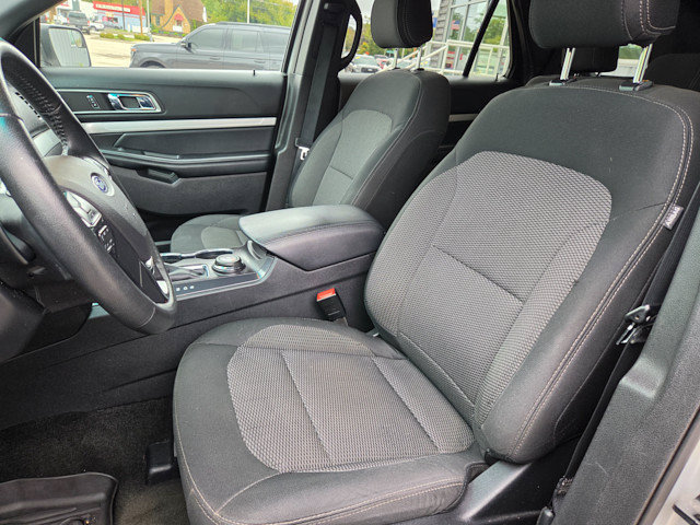 Used 2017 Ford Explorer XLT AWD/4WD image 13