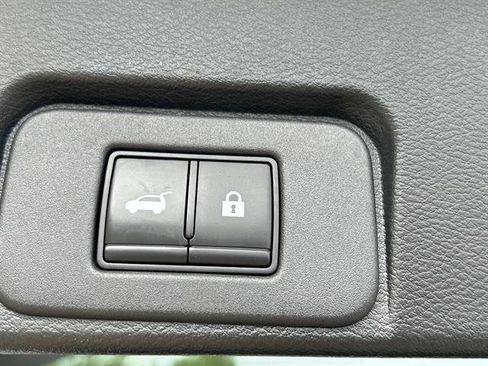 Used 2022 Nissan Rogue SL w/ SL Premium Package image 13