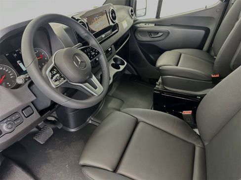Used 2024 Mercedes-Benz Sprinter 144 Cargo image 10