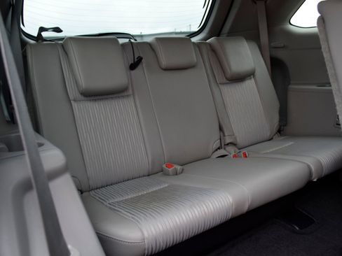 Used 2019 Toyota Highlander Plus FWD image 23