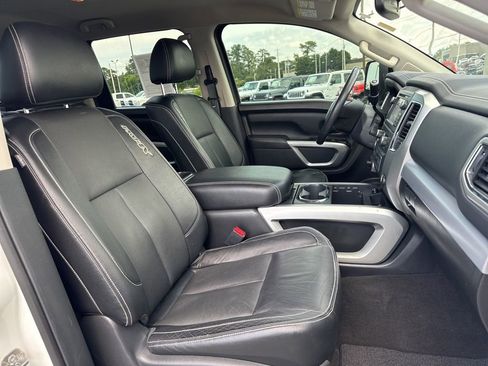 Used 2018 Nissan Titan PRO-4X w/ Pro-4x Convenience Package AWD/4WD image 34