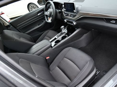 Used 2024 Nissan Altima 2.5 SV image 26