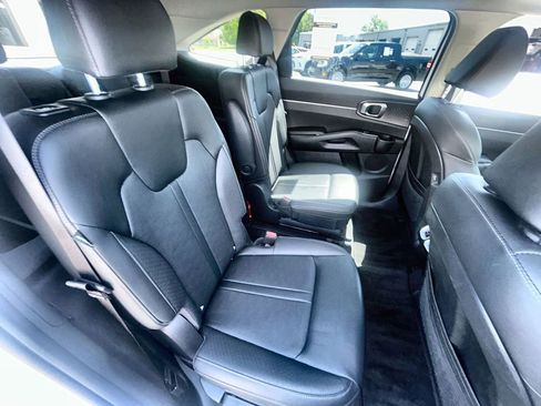 Used 2025 Kia Sorento EX w/ Panoramic Sunroof Package FWD image 13