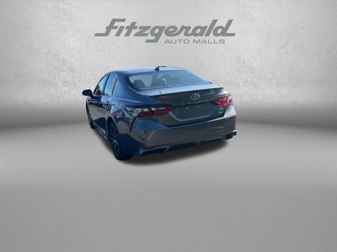 Used 2022 Toyota Camry SE FWD image 5