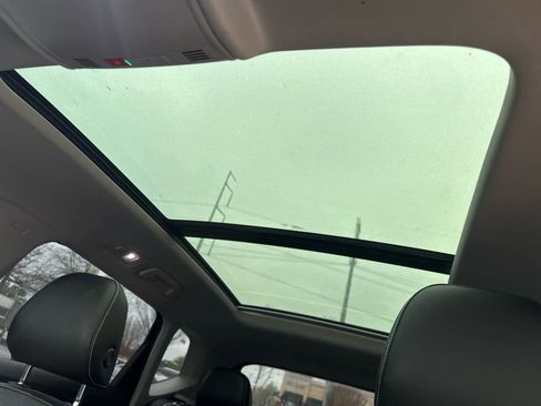 Used 2023 Volkswagen Taos SE w/ Panoramic Sunroof Package image 21