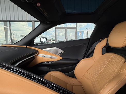 Used 2021 Chevrolet Corvette Stingray Preferred Cpe w/ Engine Appearance Package RWD image 29