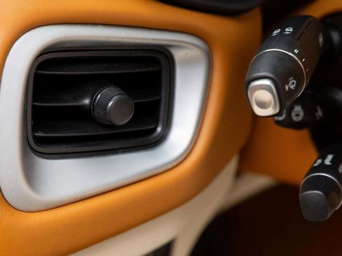 Used 2023 Aston Martin DB11 Volante image 27