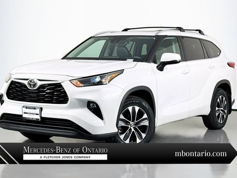 Used 2023 Toyota Highlander XLE AWD/4WD image 1